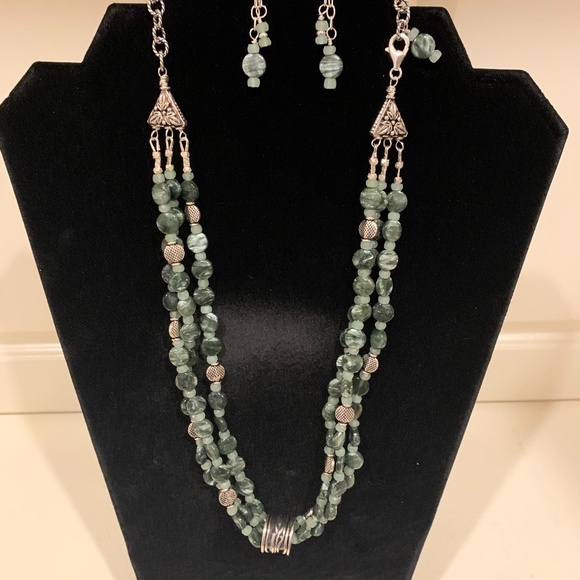 16" - 21" Adventurine Sterling Necklace & Earrings - Picture 1 of 4